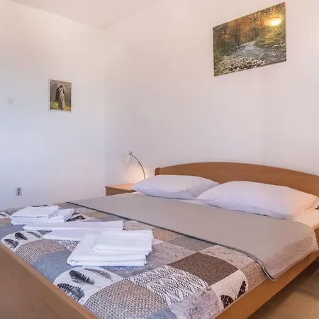 Two-bedroom In Komarna Apartamento